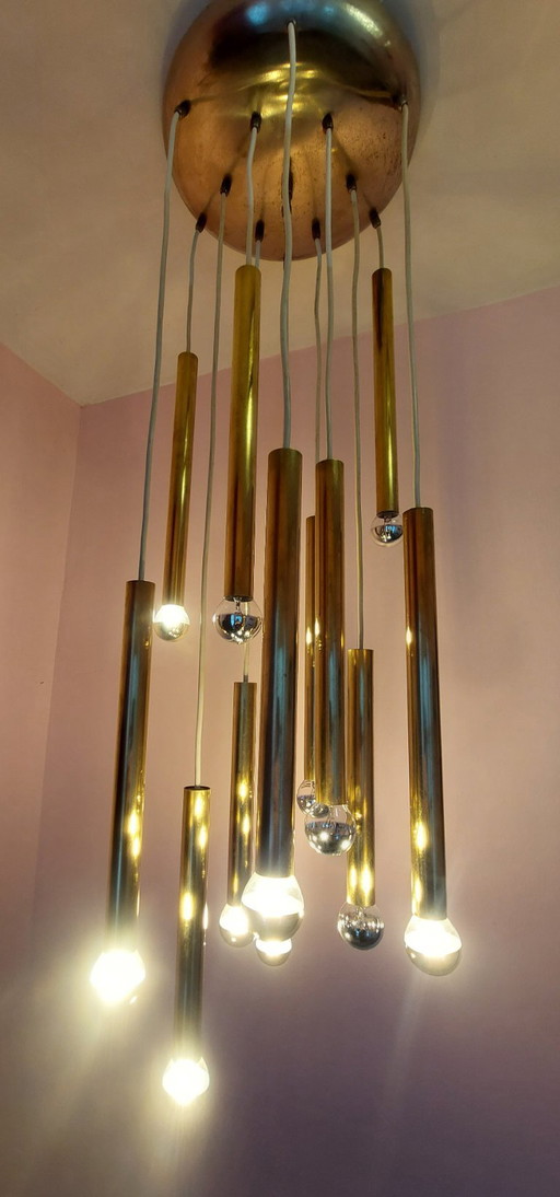 Messing kroonluchter met 12 lichtpunten.