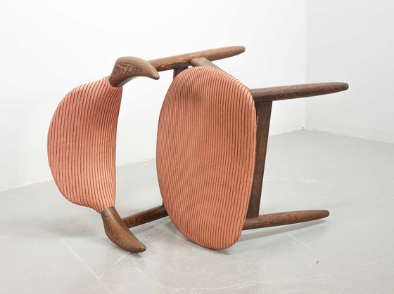 Image 1 of Authentieke Cowhorn Tijsseling eetkamerstoelen met wengé houten frame en steenrode bekleding door Hulmefa - Set van 4