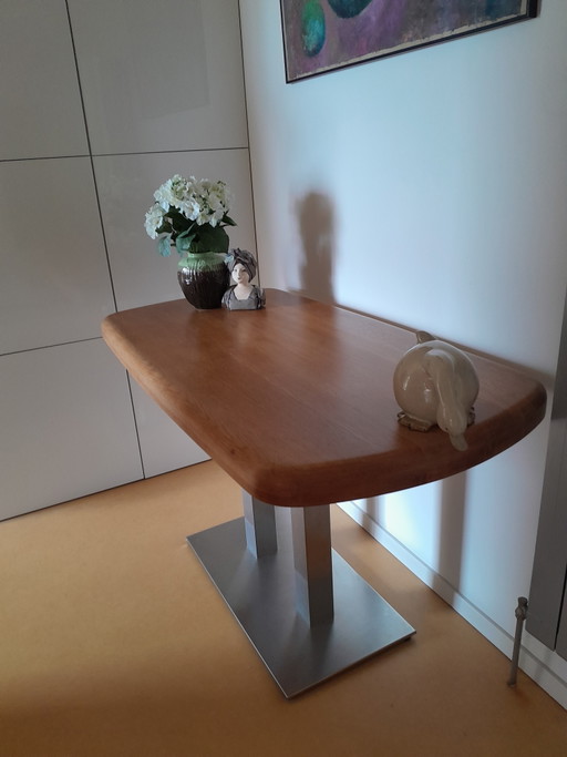Mesa de comedor de roble con patas de metal. – eettafels, Wood
