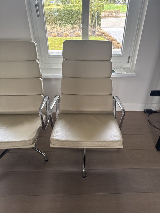 Image 1 of Charles Eames estoelen vitra 2 piezas
