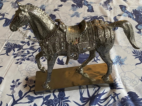 Image 1 of Caballo plateado decorativo
