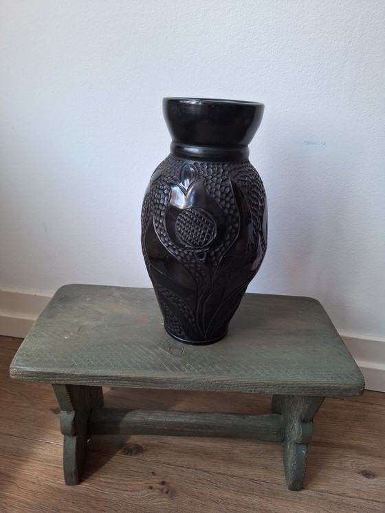 Image 1 of Tall black bakelite vase with unusual tulip decor, beautiful vintage object in very good and usable condition!