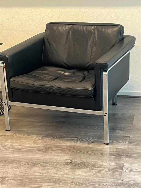 Image 1 of 2 Alfred Kill Int Lounge Chair By HB zwart leren stoelen