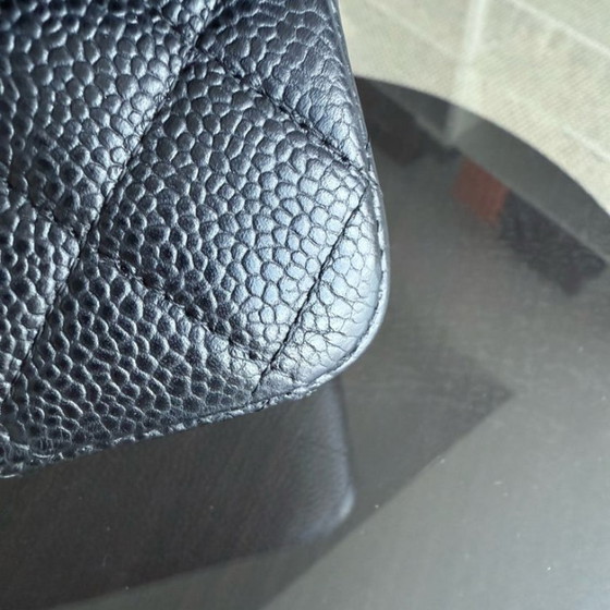 Image 1 of Borsa Chanel Classic Flap Medium - Caviar 25CM trapuntata nera con finiture dorate