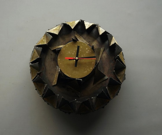 Image 1 of Brutalistische metalen wandklok van A. Becht, 1986