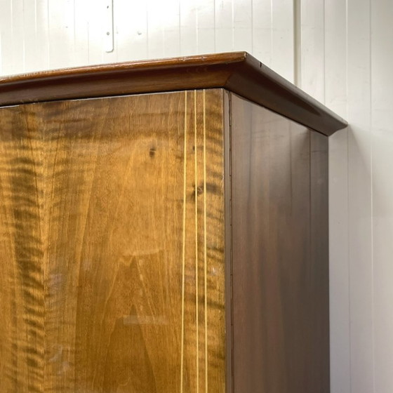 Image 1 of Armadio vintage anni Sessanta a 4 ante in stile metà secolo, con ampi spazi per appendere i vestiti e ripiani.