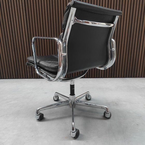 Image 1 of Herman Miller Eames EA217 - Pelle nera vintage