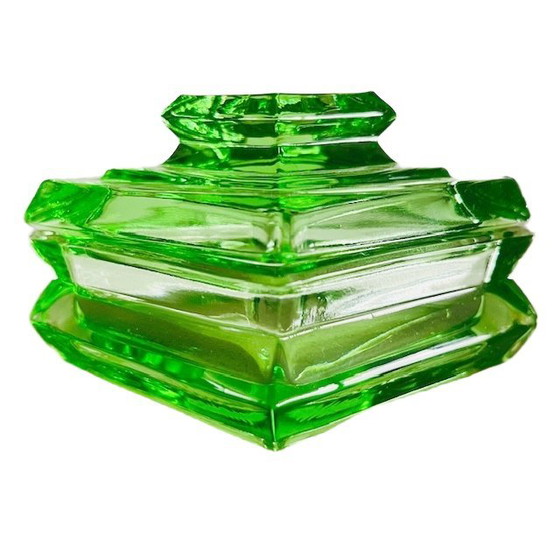 Image 1 of Boîte à poudre allemande élégante Boîte à bijoux en cristal vert émeraude 1940s