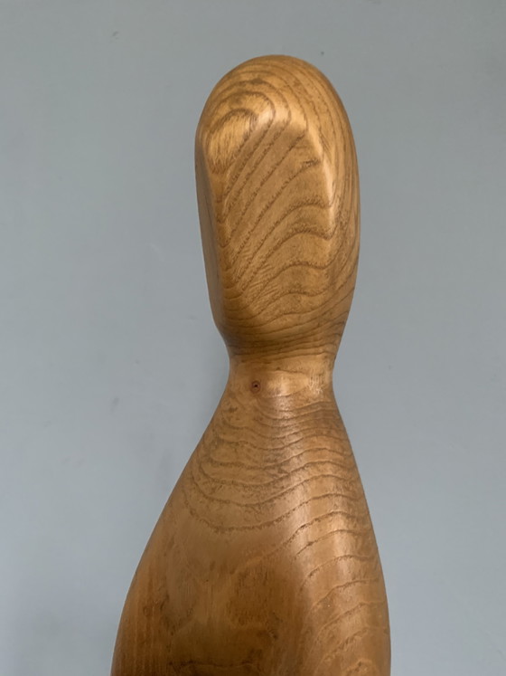 Image 1 of Grande sculpture vintage en bois de chêne, représentant une femme de 51 cm de long, de style scandinave.