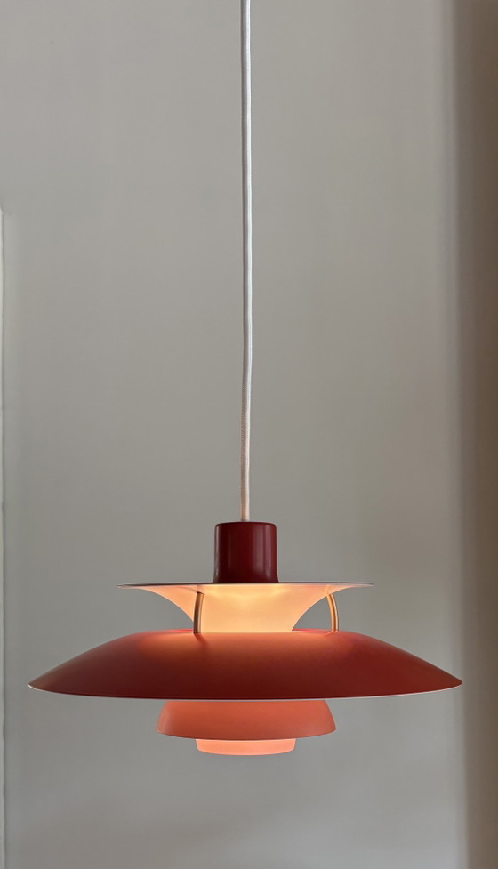 Louis Poulsen PH5 Mini Tonalità di Rosso, Nuovo, nella sua confezione originale – Lampade a sospensione (photo 5 of 11)