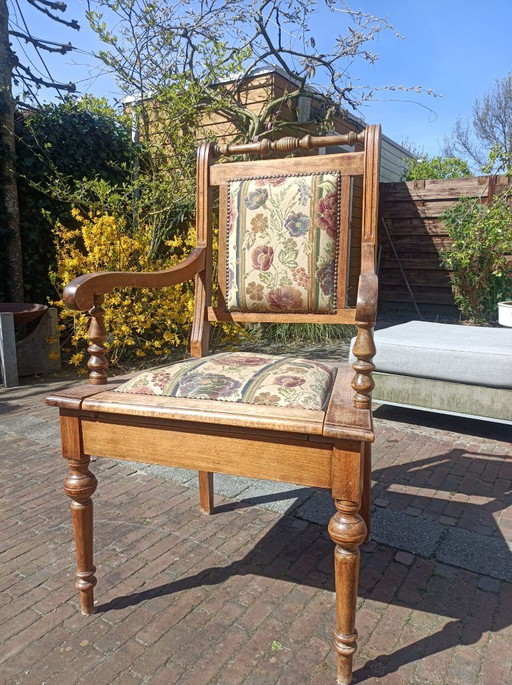Antique (commode) chair from France