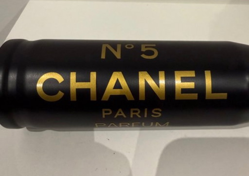 Bullet Chanel, hand signed no. 1/10, size XL. Certificate of authenticity from the artist. Excellent condition.