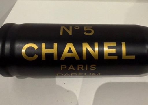 Bullet Chanel, signé à la main n° 1/10, taille XL. Certificat d'authenticité de l'artiste. Excellent état de conservation.