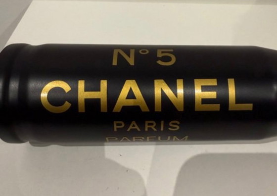 Image 1 of Bullet Chanel, hand signed no. 1/10, size XL. Certificate of authenticity from the artist. Excellent condition.