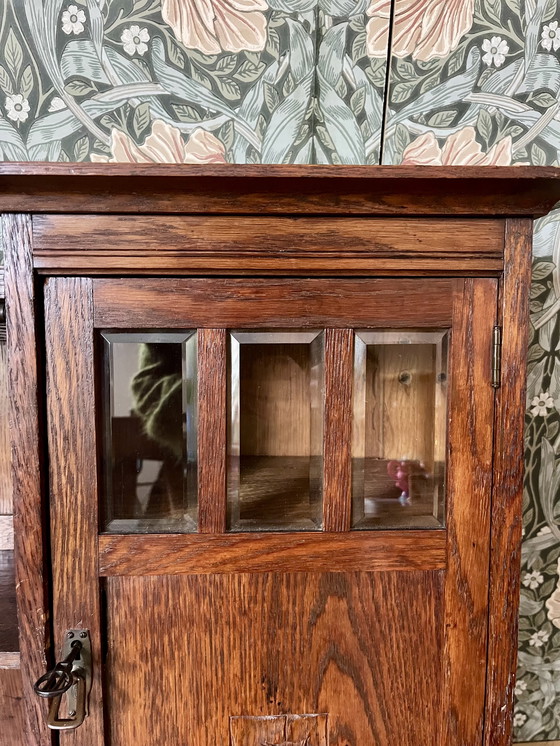 Image 1 of Armoire murale ancienne en chêne des années 1920 – Art déco