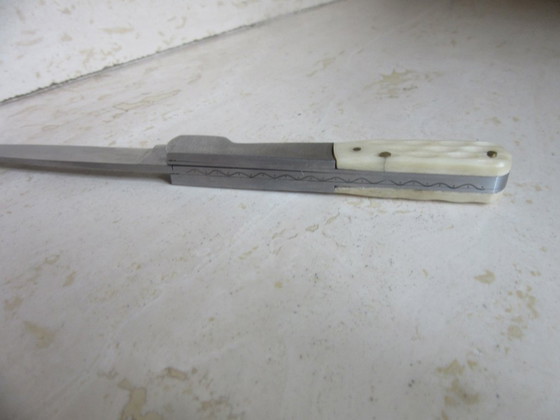 Image 1 of Vendetta Korsisches Taschenmesser, Klappmesser aus A20-Stahl und Knochen, mit Mohrenkopf- und Wildschweinmotiven, Vintage