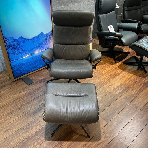 Sillón reclinable Stressless Tokyo con otomana