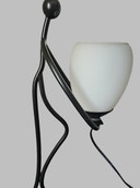 Lampe de table au design ludique – Métal figuratif et verre mat