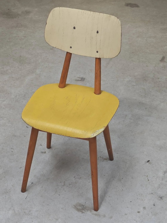 Gelber Holzstuhl TON Bystrice (Thonet) 1970 – Esszimmerstühle, Wood, Vintage (photo 2 of 11)