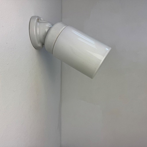 ANTIEKE WANDLAMP IN KERAMIEK & VINTAGE OPALINE