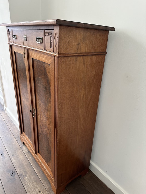 Image 1 of Armario de pared art déco antiguo / armario para niñas