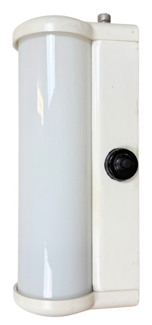 Applique industriale in bachelite bianca con vetro opalino, anni '50