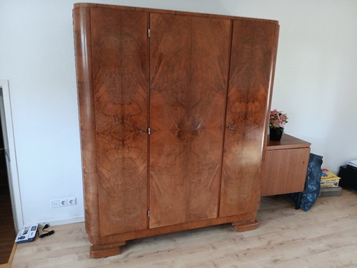 Armadio per la biancheria d'epoca