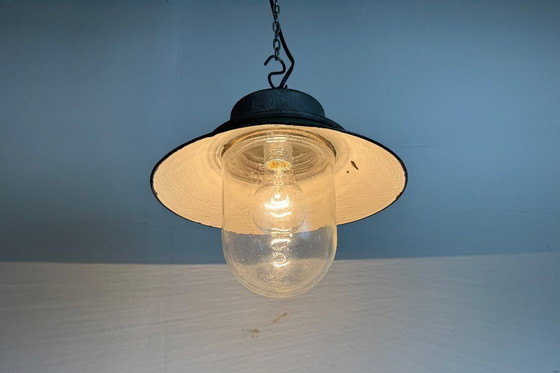 Image 1 of Lampada a sospensione industriale in ghisa e smalto verde, anni '60