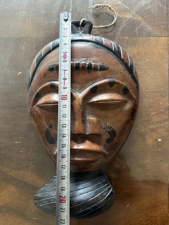 Image 1 of Petit masque Africain en bois sculpté début XX e siècle