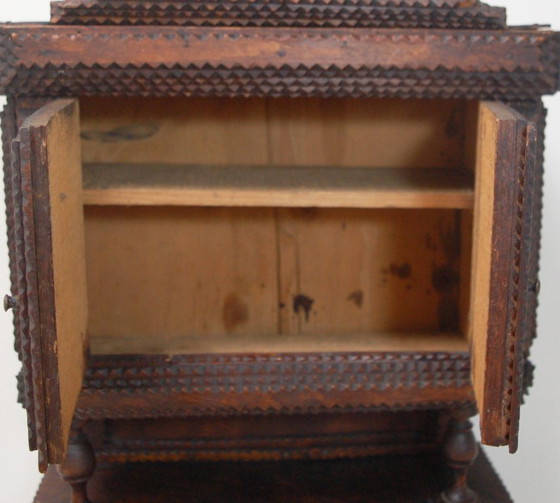 Image 1 of Buffet antique Tramp Art