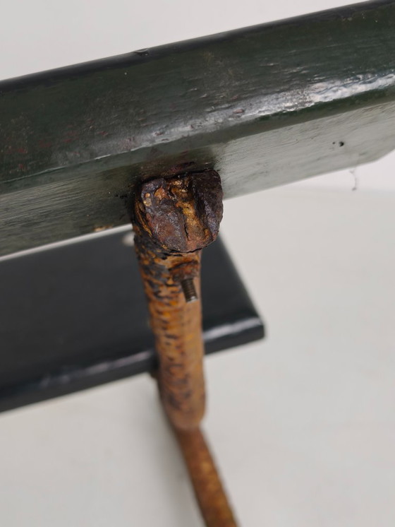 Image 1 of Banco de jardín victoriano antiguo de hierro fundido con forma de serpiente y ventana salediza.