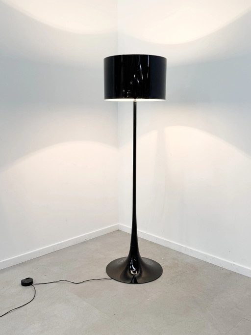 Lámpara de pie Flos Spun Light F – Negro Brillante