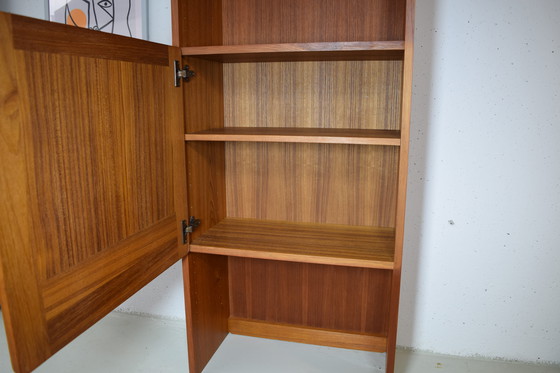 Image 1 of Smalle Deense teakhouten kast met planken, vintage kledingkast, ladekast