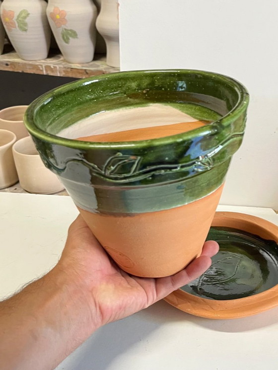 Image 1 of Pot traditionnel avec assiette