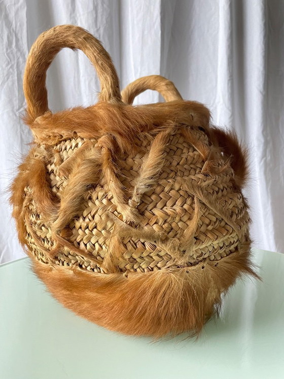 Image 1 of Antico cesto intrecciato a mano con manici in fibre naturali