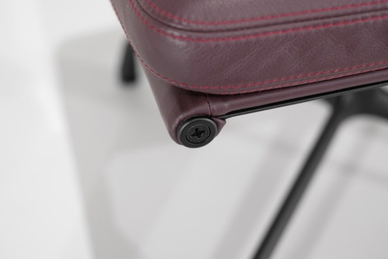 EA 223 Ottoman Stool designed by Charles and Ray Eames for Vitra, USA, 1969. – Display cabinets, Aluminium (photo 7 of 19)