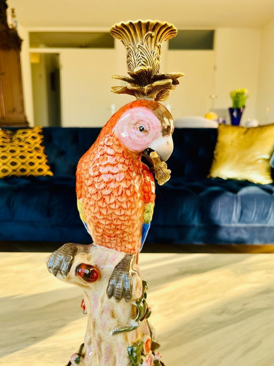 Image 1 of paar bronzen, porseleinen papegaaien kaarsenstandaards, nieuwe figuur kandelaars