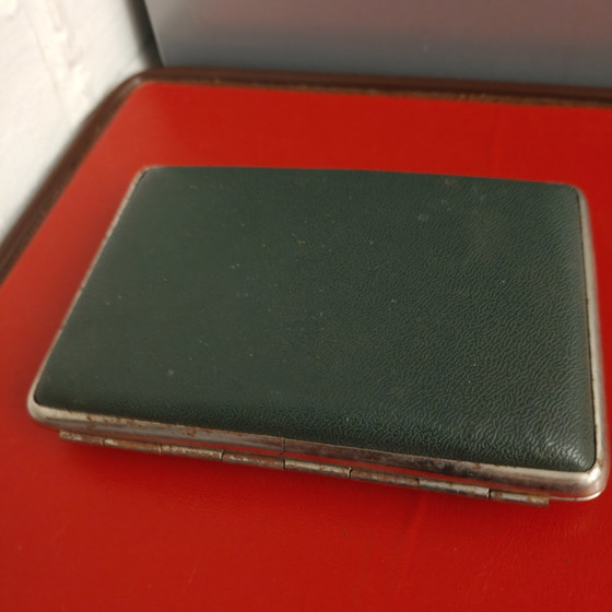 Vintage green leatherette cigarette case – mid-century metal cigarette holder – 14 × 10 cm – Gifts (photo 6 of 6)