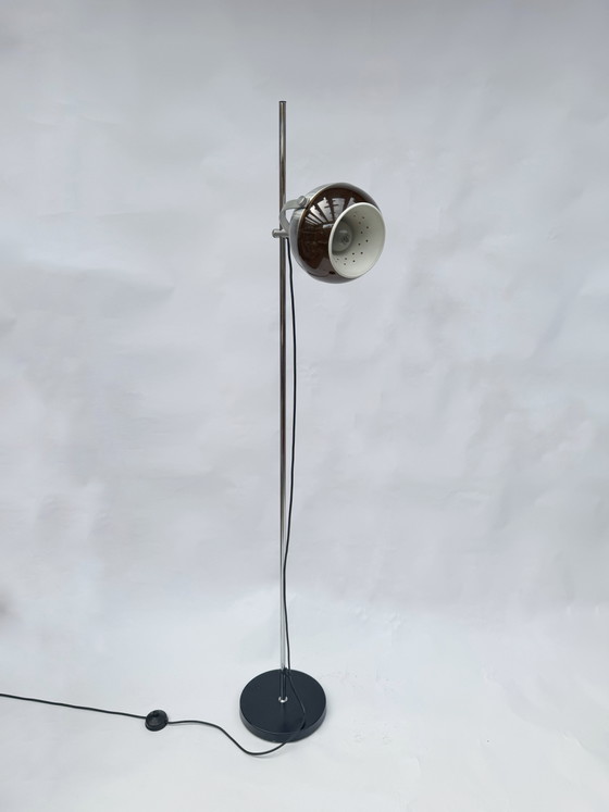 Image 1 of Lampada da terra vintage Dijkstra con globo a forma di occhio in acrilico marrone | Design olandese anni '70