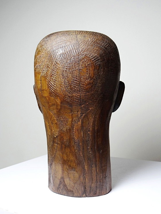 Image 1 of Een sculptuur uit één stuk hout, voorstellende een mannenhoofd, vintage vakmanschap uit de 20e eeuw (jaren 1950).