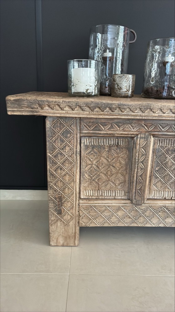 Antique Unique Oriental Sideboard with Wood Carvings – antiek (photo 3 of 5)