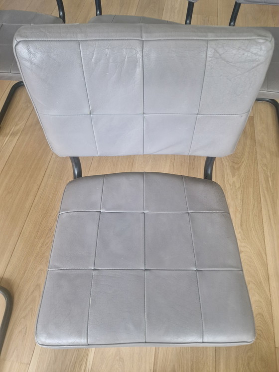 Image 1 of 6 chaises de salle à manger en cuir gris