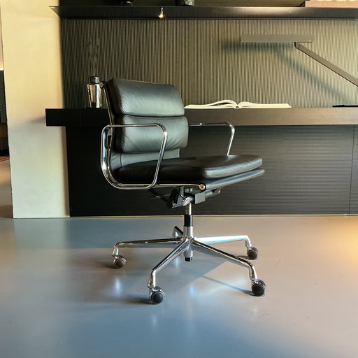 Vitra Eames EA 217 softpad office chair