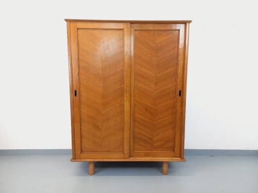 Vintage eikenhouten kledingkast uit de jaren 60