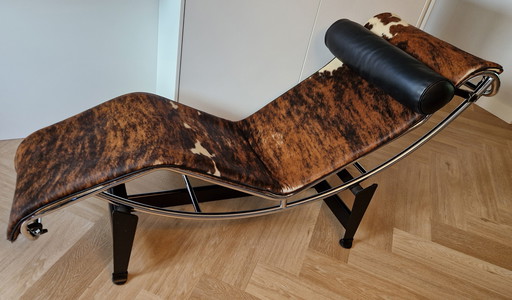 Sillón Cassina LC4 Tri Color Pony de Le Corbusier