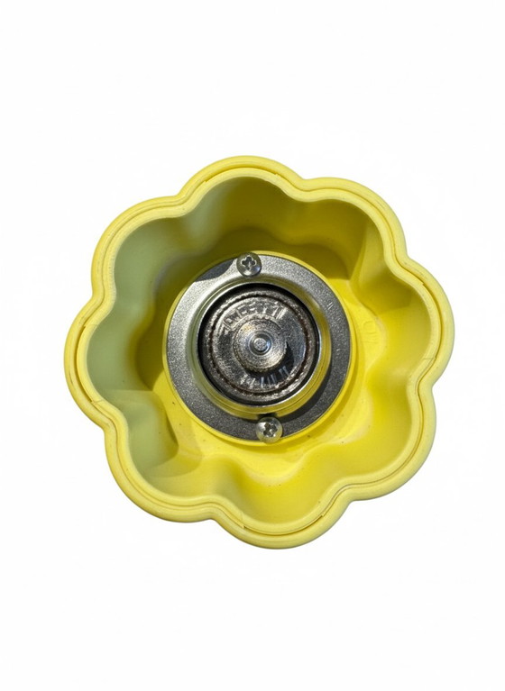 Image 1 of Moulin à Poivre Alessi "Anna G" - Jaune - Design d'Alessandro Mendini - Icône du Design Italien (Années 1990)