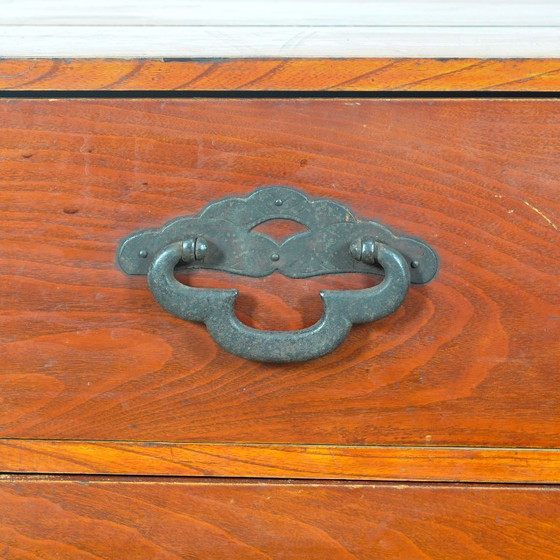 Wooden chest of drawers with dark metal hardware, Brown, Aziatisch (photo 12 of 14)
