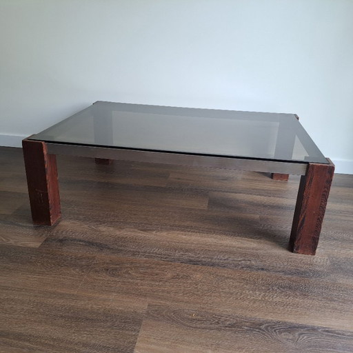 Stabiler Vintage-Couchtisch mit Rauchglas