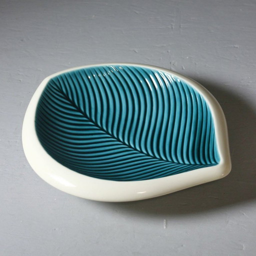 Verceram France - Large fruit bowl in the shape of a leaf, 1950s design