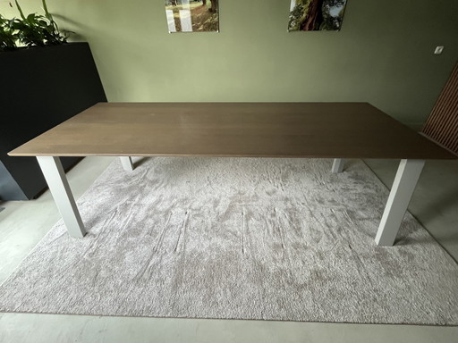 Extendable Leolux table with oak top
